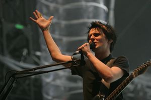 Matt singing on stage at Eurockéennes Festival