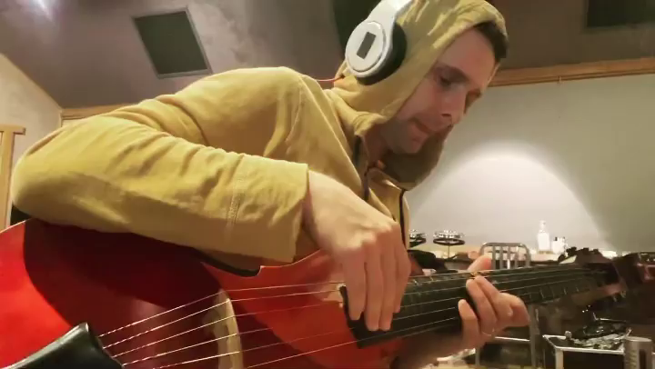 File:2022 02 07 BellamyGuitarViol.png