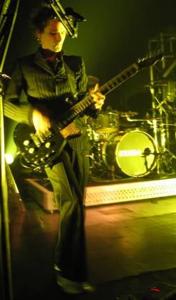 File:Louisville 2005-04-30 – Matthew Bellamy with Manson 007.jpg