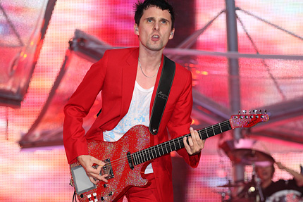 File:The Red Suit-2.jpg