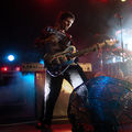 Camden 2004-08-01 – Matthew Bellamy with Manson Bomber.jpg