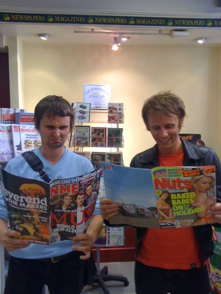 File:NME 2009-07-22 reading.jpg