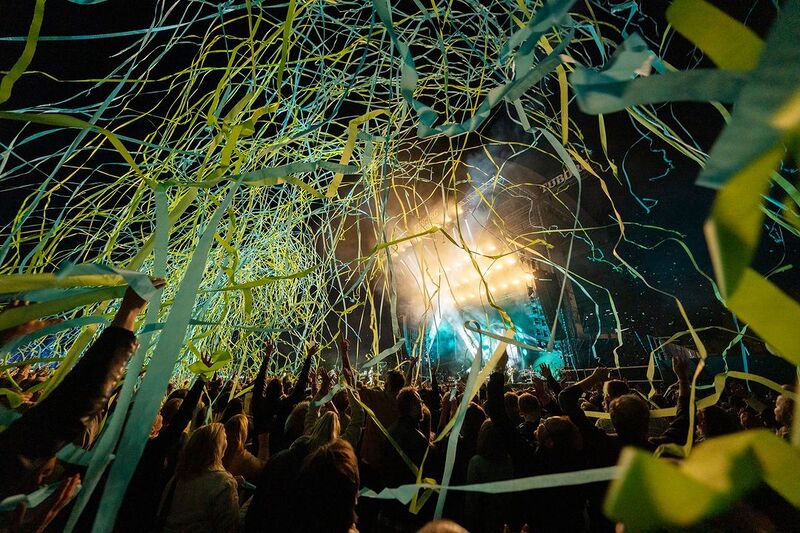 File:Northside23 Streamers.jpg