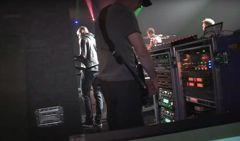 File:RackT2LLive.jpg