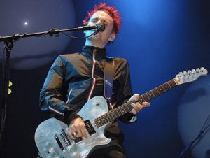 Matt on stage, V Festival 2001
